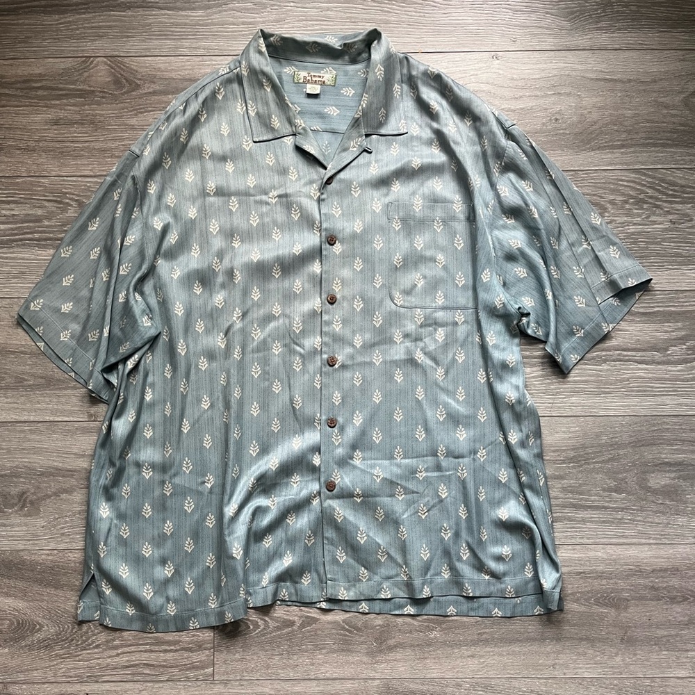 Men's Short-Sleeve Button-Up Shirt